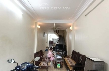 Bán nhà Tam Trinh 50 m2, 5 tỷ 800, ngõ rộng gần phố, ô tô qua nhà. LH: 0947865456